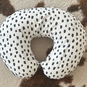 Black and White Boppy